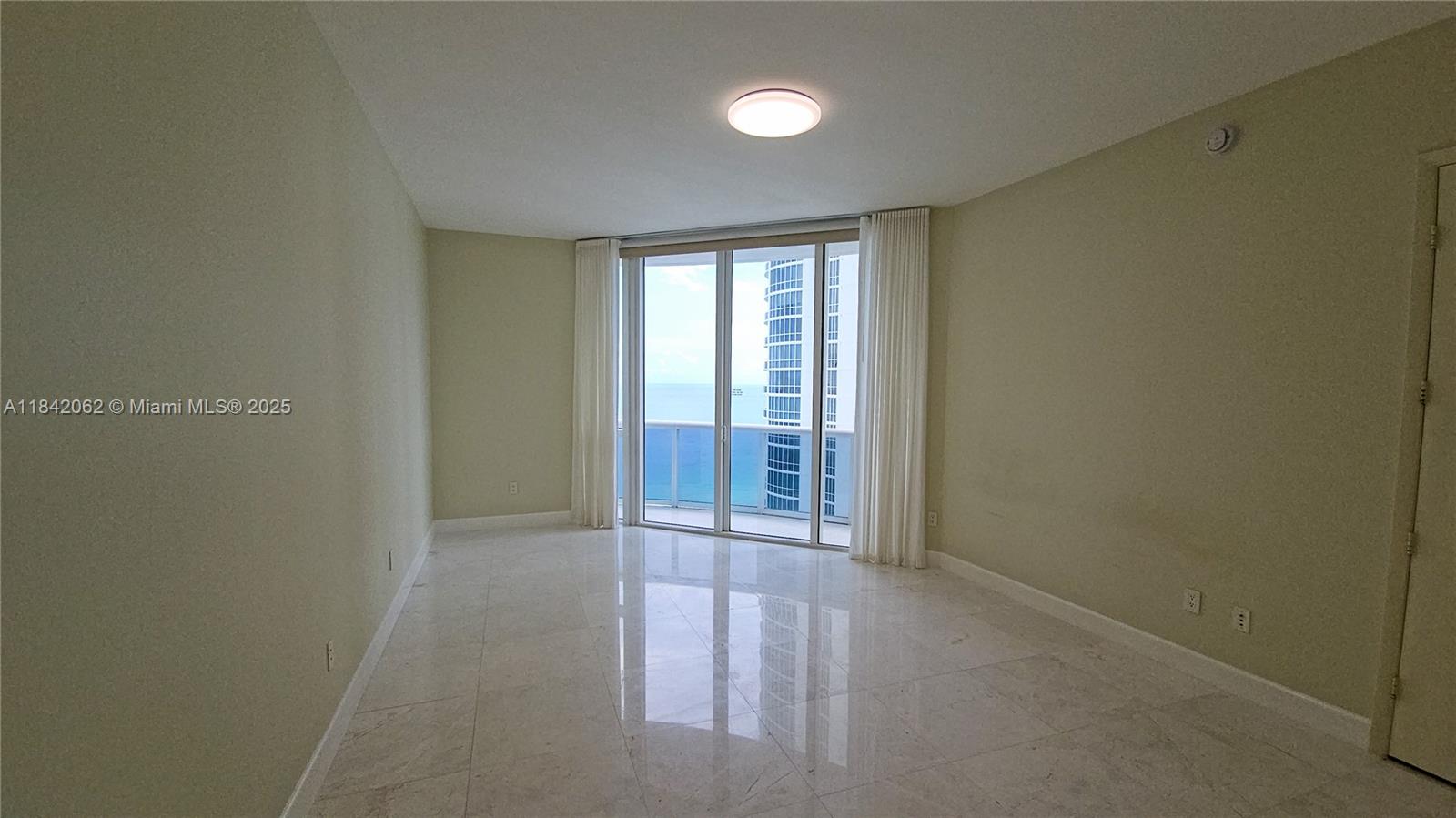 See details 2106 3 / 4 2327 sq. ft. $ 2025-07-17 0 Photo
