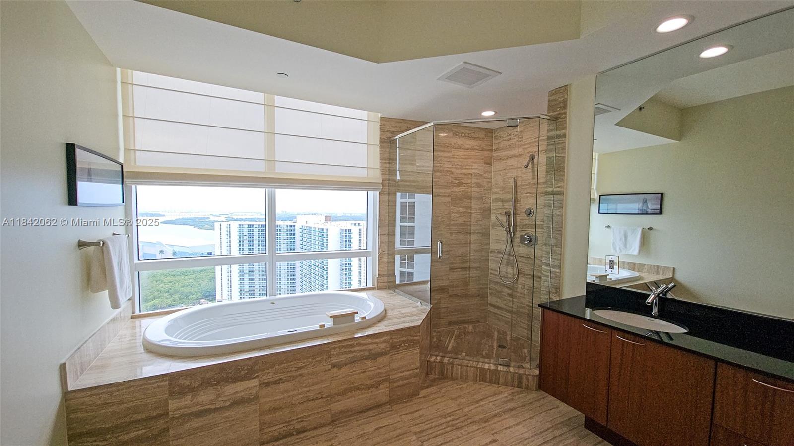 See details 2106 3 / 4 2327 sq. ft. $ 2025-07-17 0 Photo