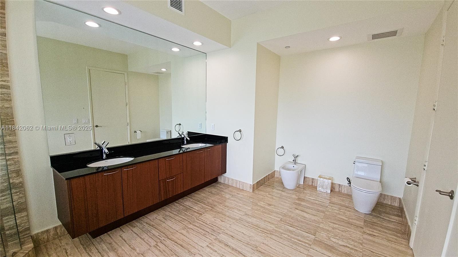 See details 2106 3 / 4 2327 sq. ft. $ 2025-07-17 0 Photo