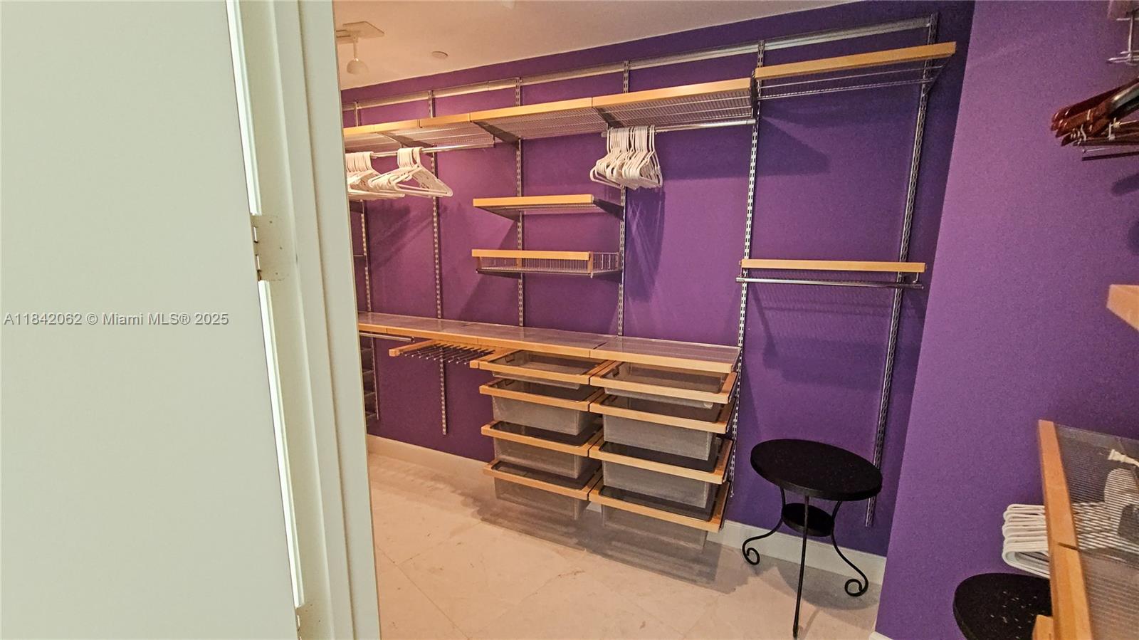 See details 2106 3 / 4 2327 sq. ft. $ 2025-07-17 0 Photo