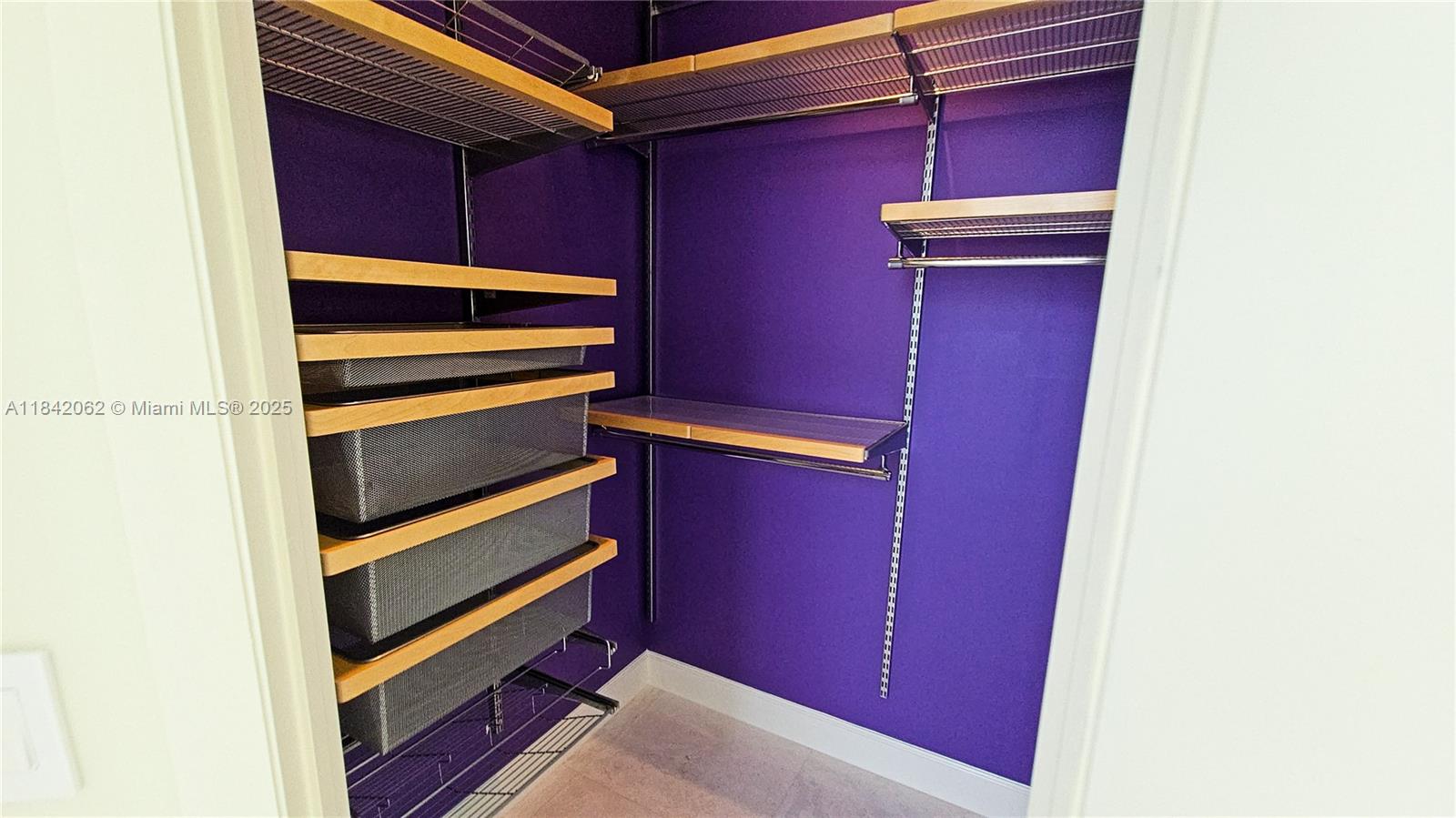 See details 2106 3 / 4 2327 sq. ft. $ 2025-07-17 0 Photo