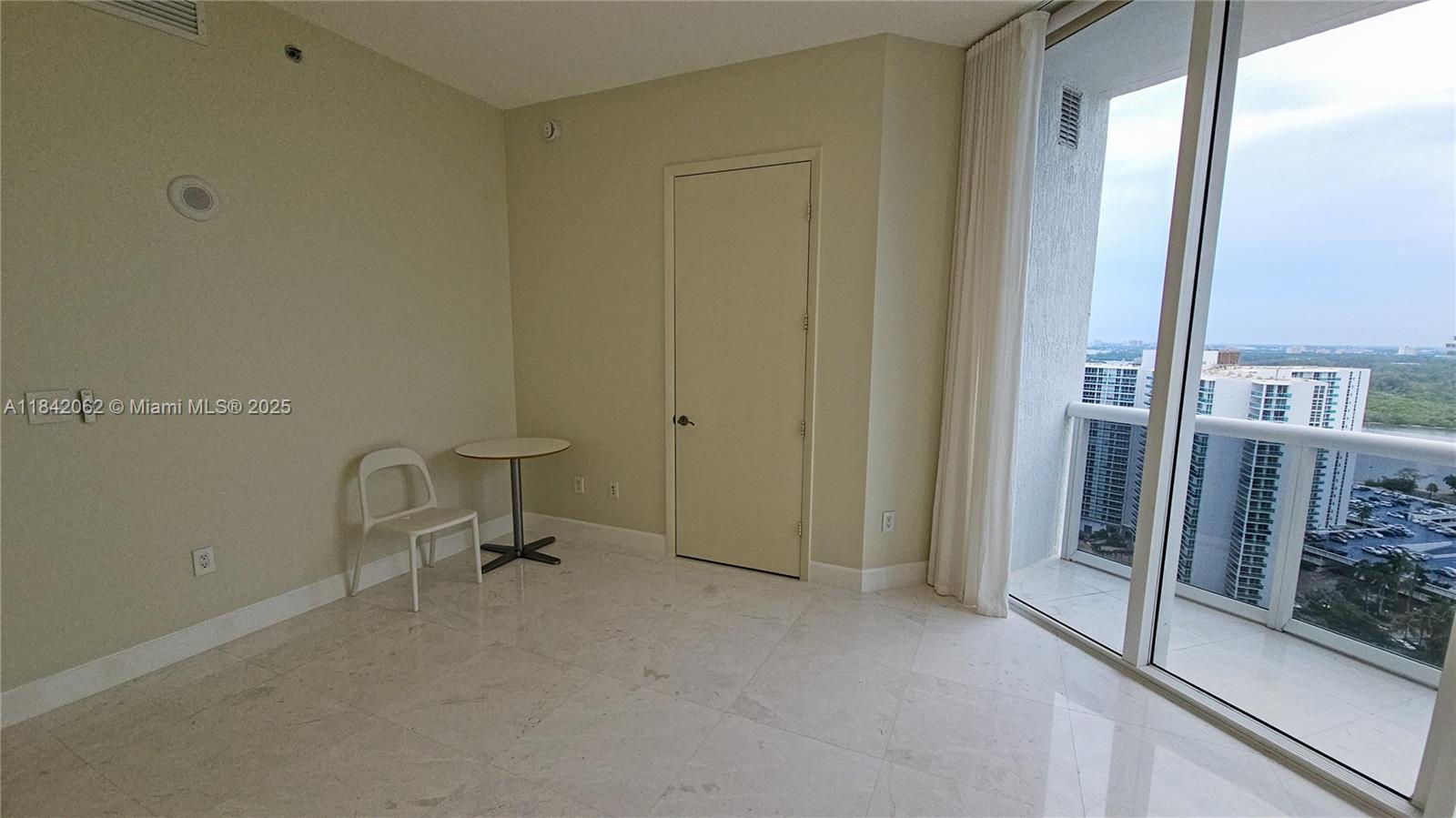 See details 2106 3 / 4 2327 sq. ft. $ 2025-07-17 0 Photo