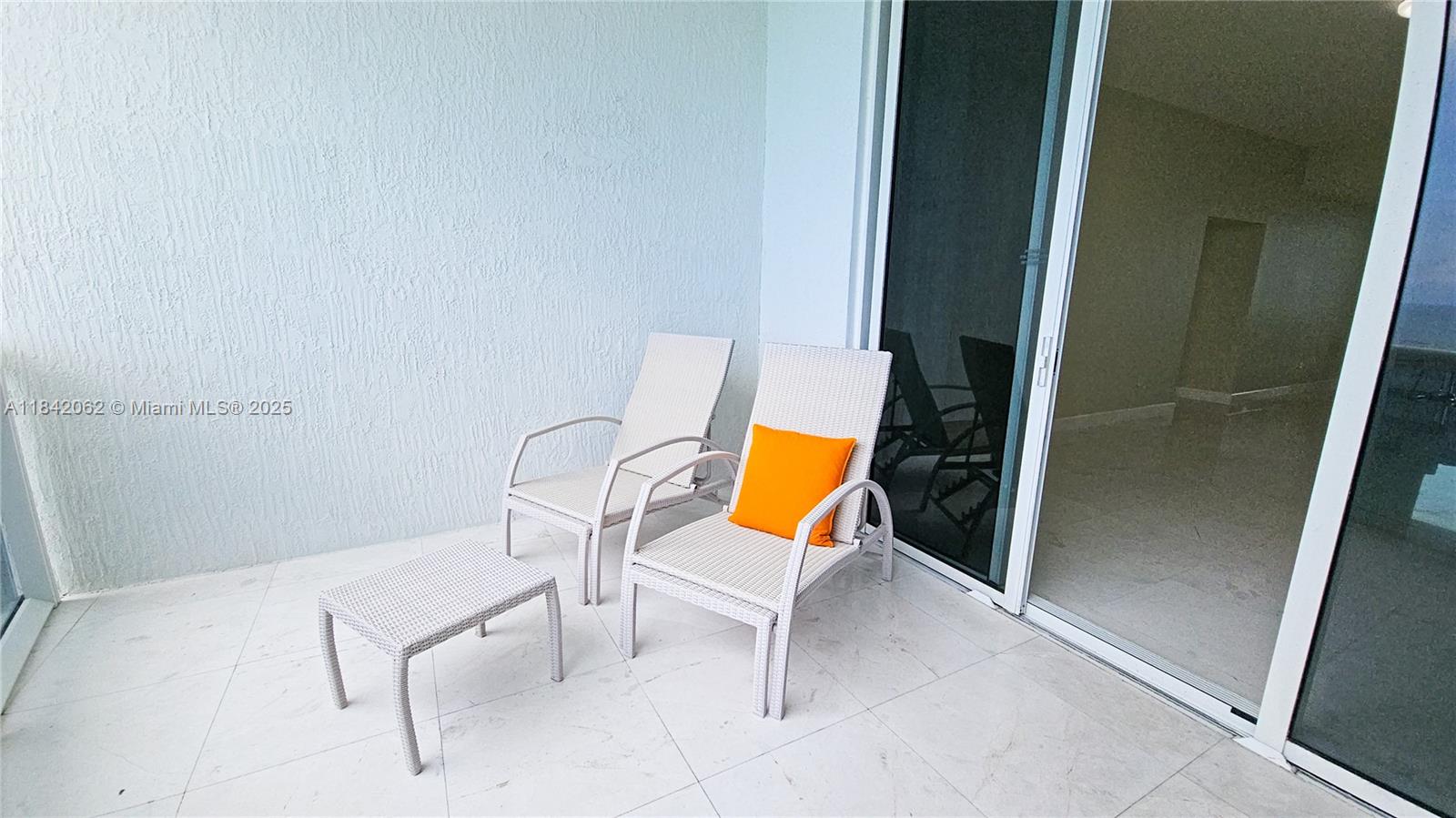 See details 2106 3 / 4 2327 sq. ft. $ 2025-07-17 0 Photo