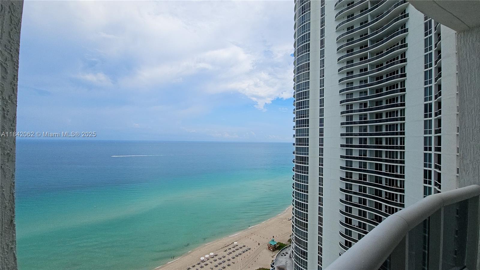See details 2106 3 / 4 2327 sq. ft. $ 2025-07-17 0 Photo