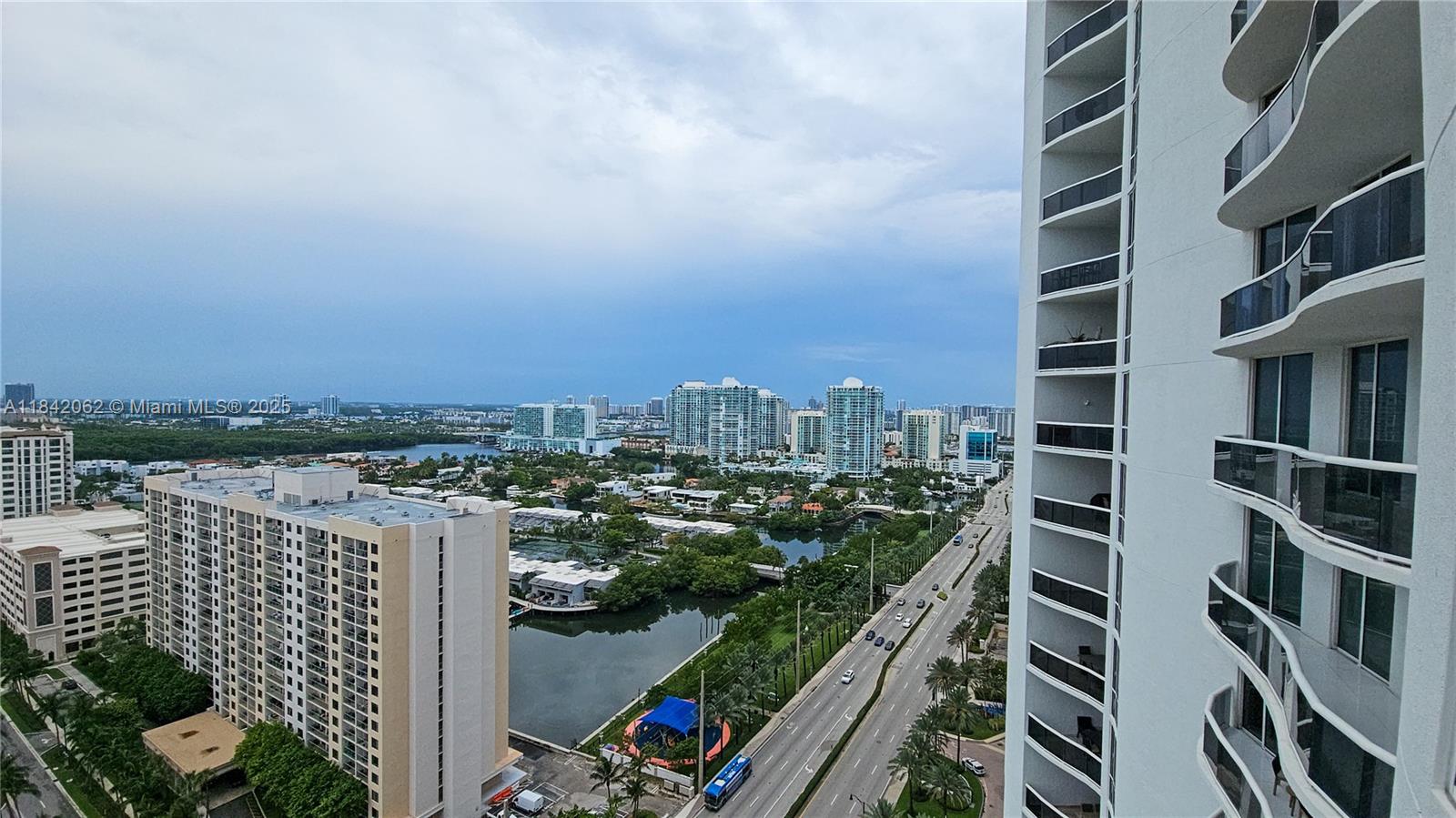 See details 2106 3 / 4 2327 sq. ft. $ 2025-07-17 0 Photo