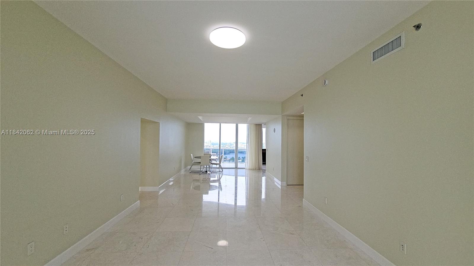 See details 2106 3 / 4 2327 sq. ft. $ 2025-07-17 0 Photo