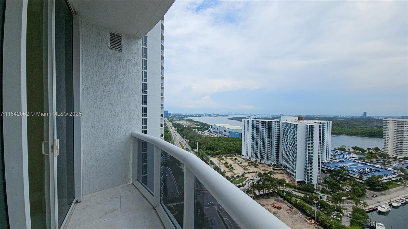 See details 2106 3 / 4 2327 sq. ft. $ 2025-07-17 0 Photo