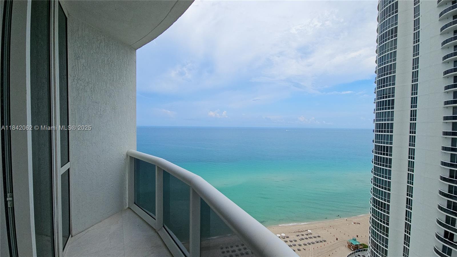 See details 2106 3 / 4 2327 sq. ft. $ 2025-07-17 0 Photo