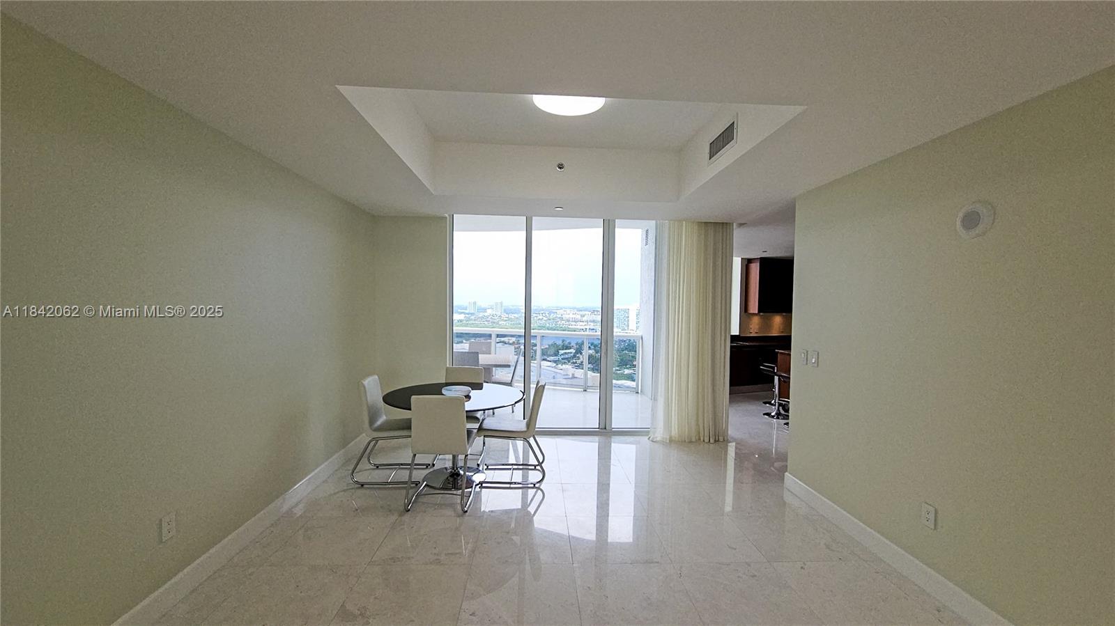 See details 2106 3 / 4 2327 sq. ft. $ 2025-07-17 0 Photo