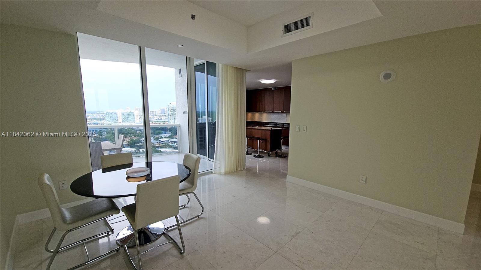 See details 2106 3 / 4 2327 sq. ft. $ 2025-07-17 0 Photo