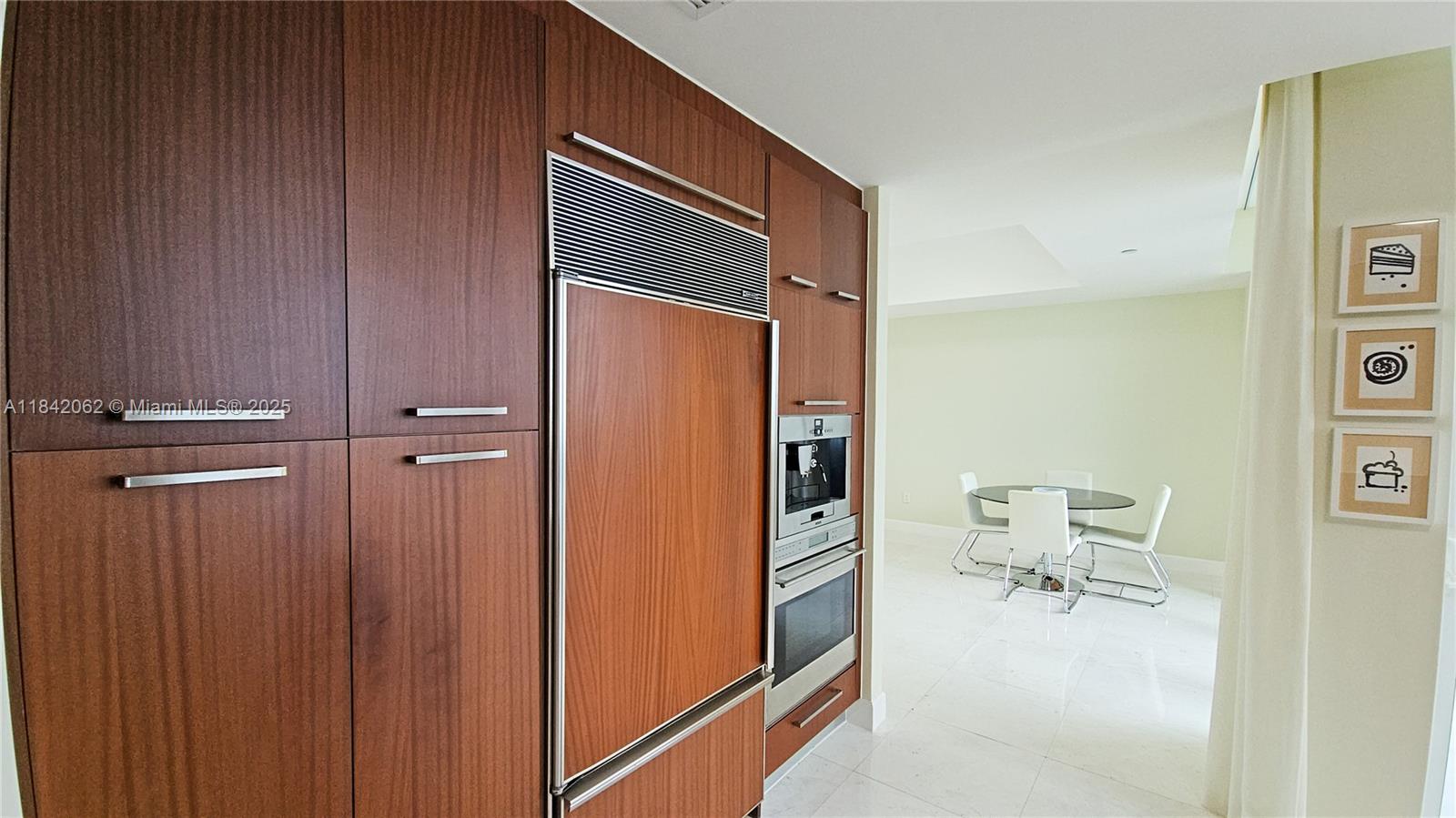 See details 2106 3 / 4 2327 sq. ft. $ 2025-07-17 0 Photo