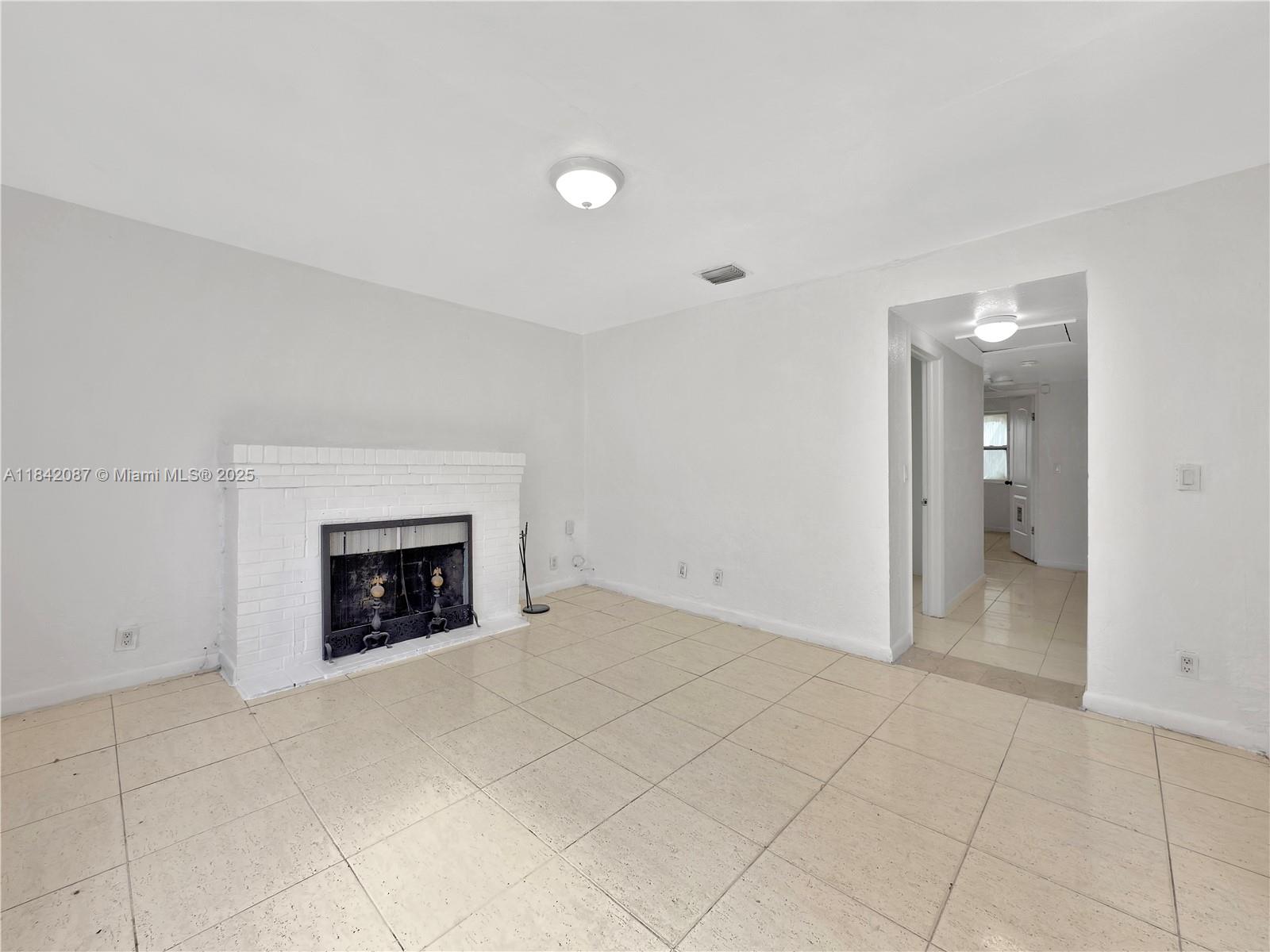 Ver detalles / 1342 sq. ft. $ 2025-07-17 0 foto