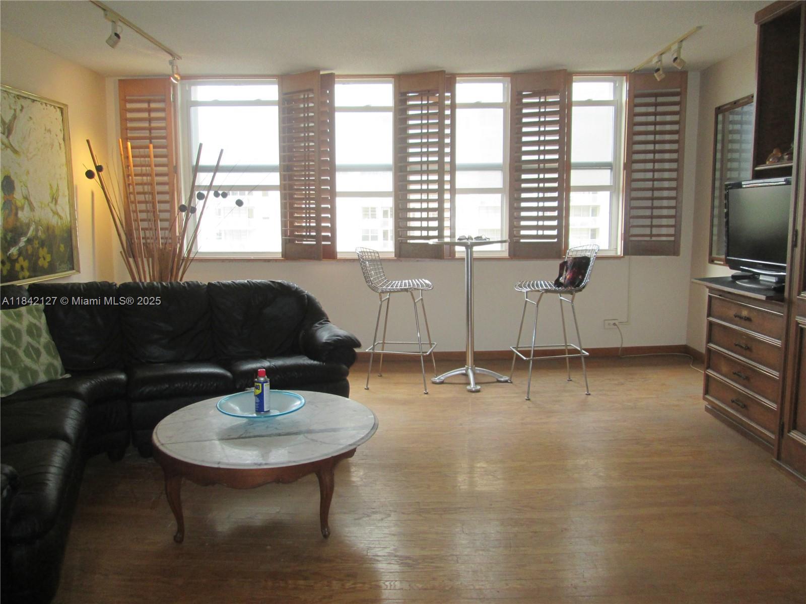 See details 710 0 / 1 595 sq. ft. $ 2025-07-17 0 Photo