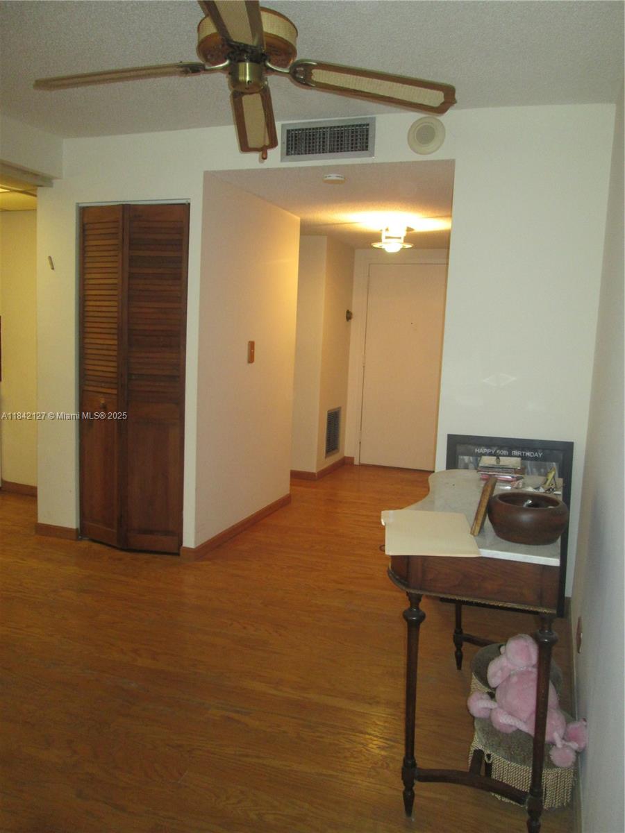 See details 710 0 / 1 595 sq. ft. $ 2025-07-17 0 Photo