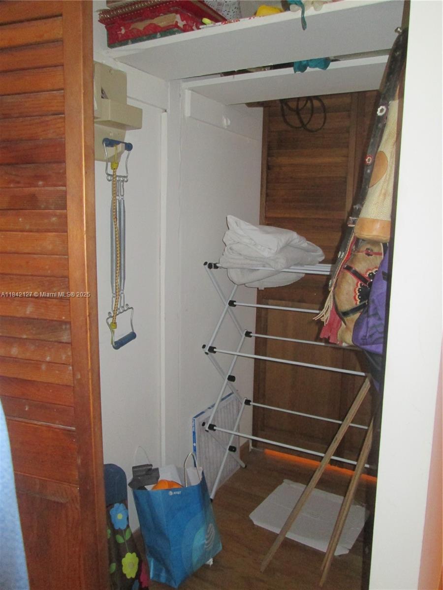 See details 710 0 / 1 595 sq. ft. $ 2025-07-17 0 Photo