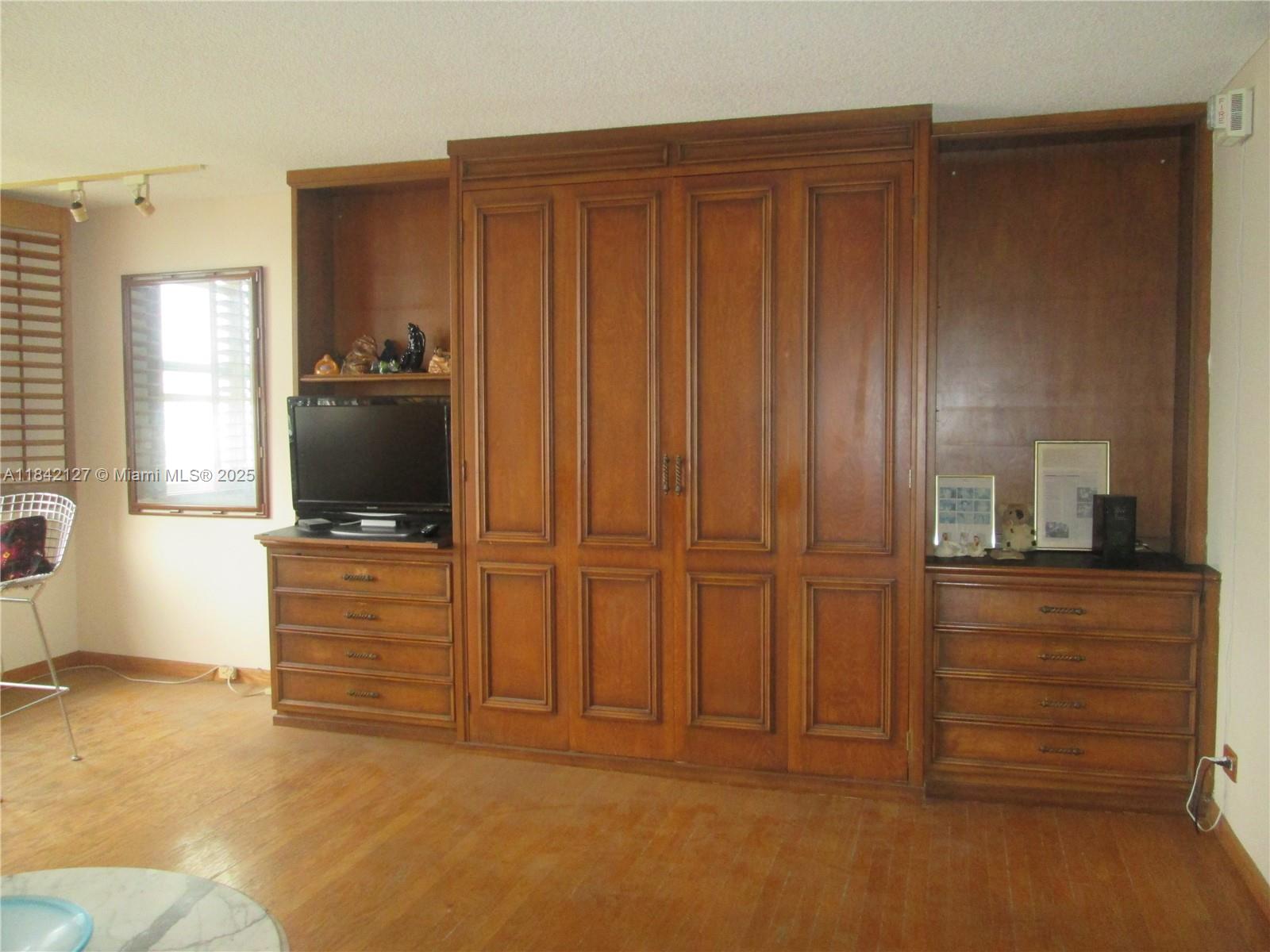 See details 710 0 / 1 595 sq. ft. $ 2025-07-17 0 Photo