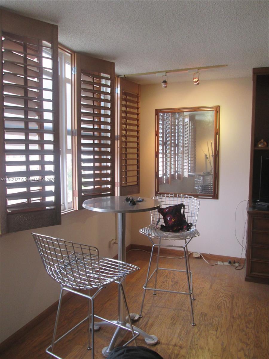 See details 710 0 / 1 595 sq. ft. $ 2025-07-17 0 Photo