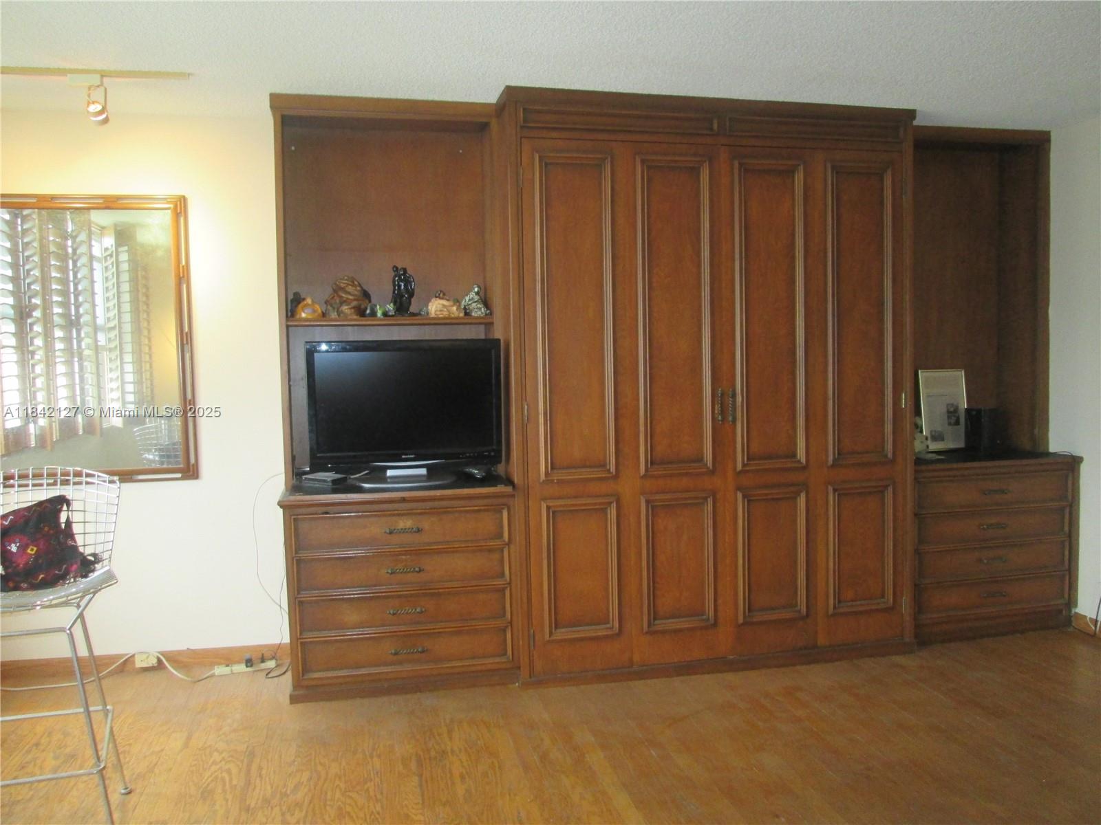 See details 710 0 / 1 595 sq. ft. $ 2025-07-17 0 Photo
