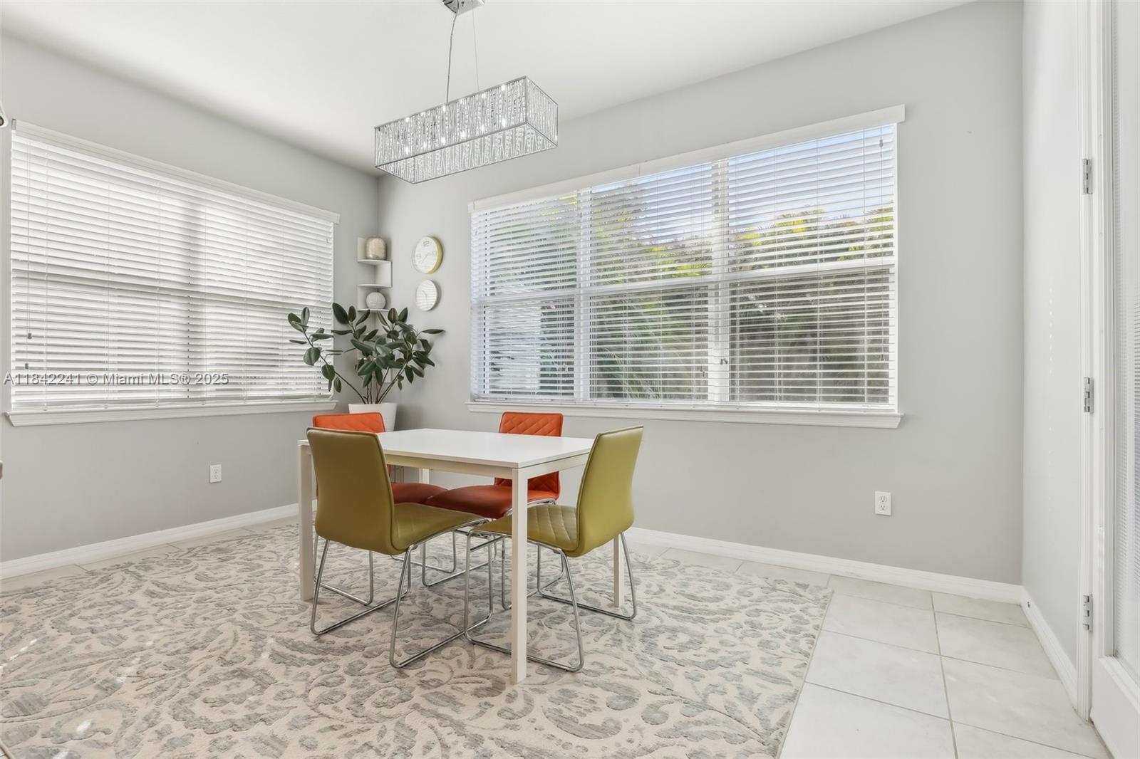 See details 1402 3 / 3 2220 sq. ft. $ 2025-08-07 0 Photo