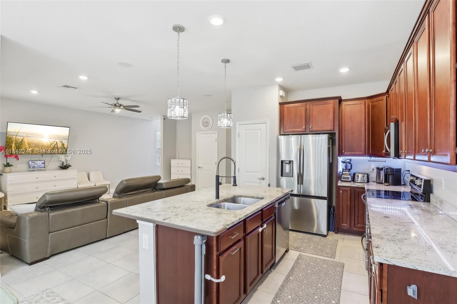 See details 1402 3 / 3 2220 sq. ft. $ 2025-08-07 0 Photo