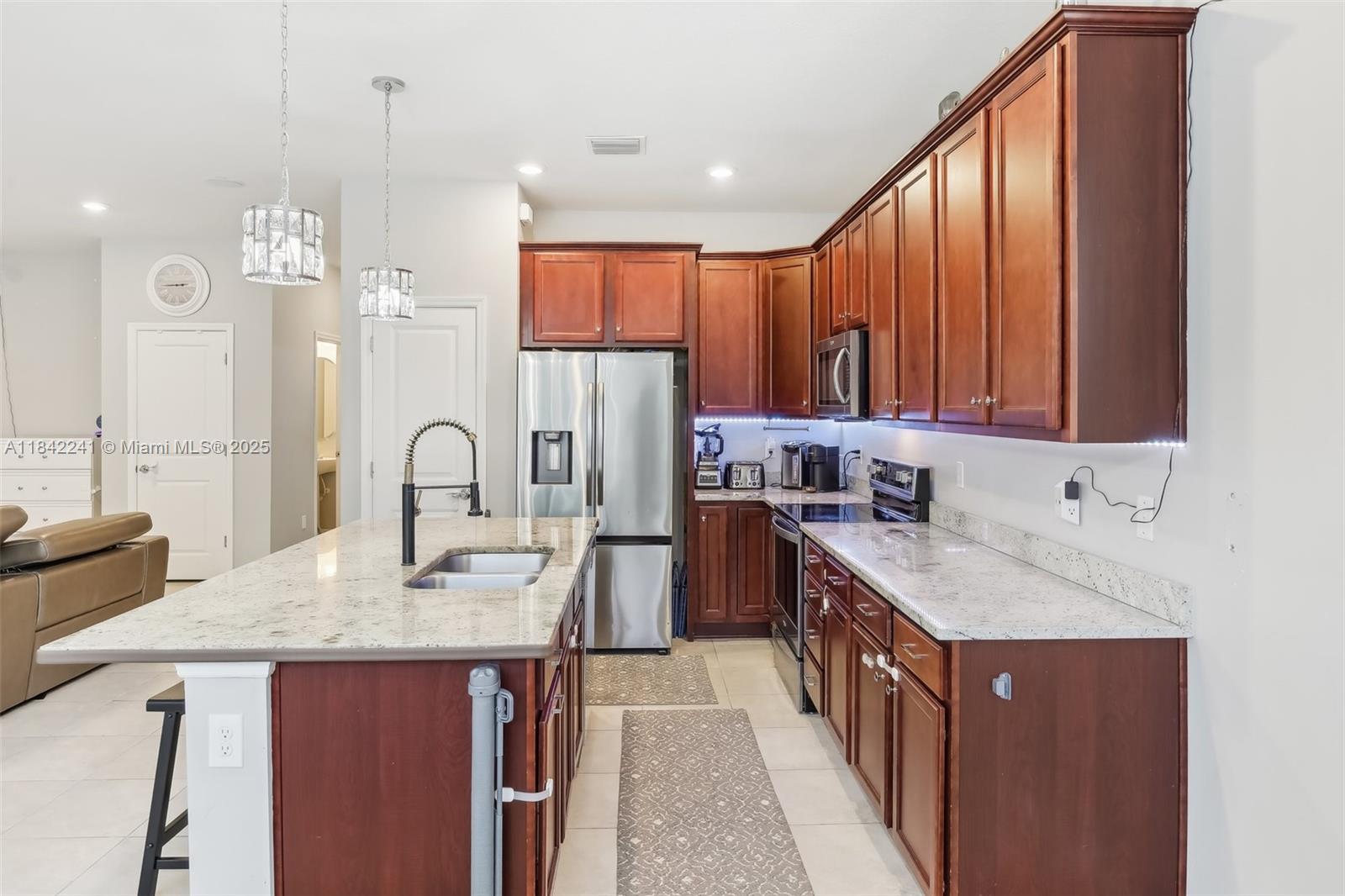 See details 1402 3 / 3 2220 sq. ft. $ 2025-08-07 0 Photo