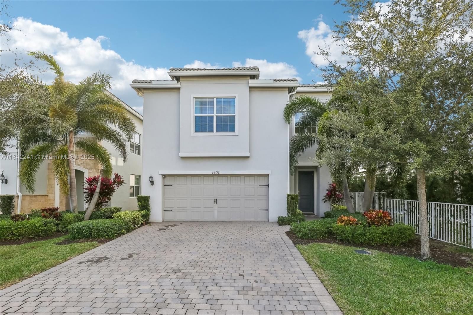 See details 1402 3 / 3 2220 sq. ft. $ 2025-08-07 0 Photo