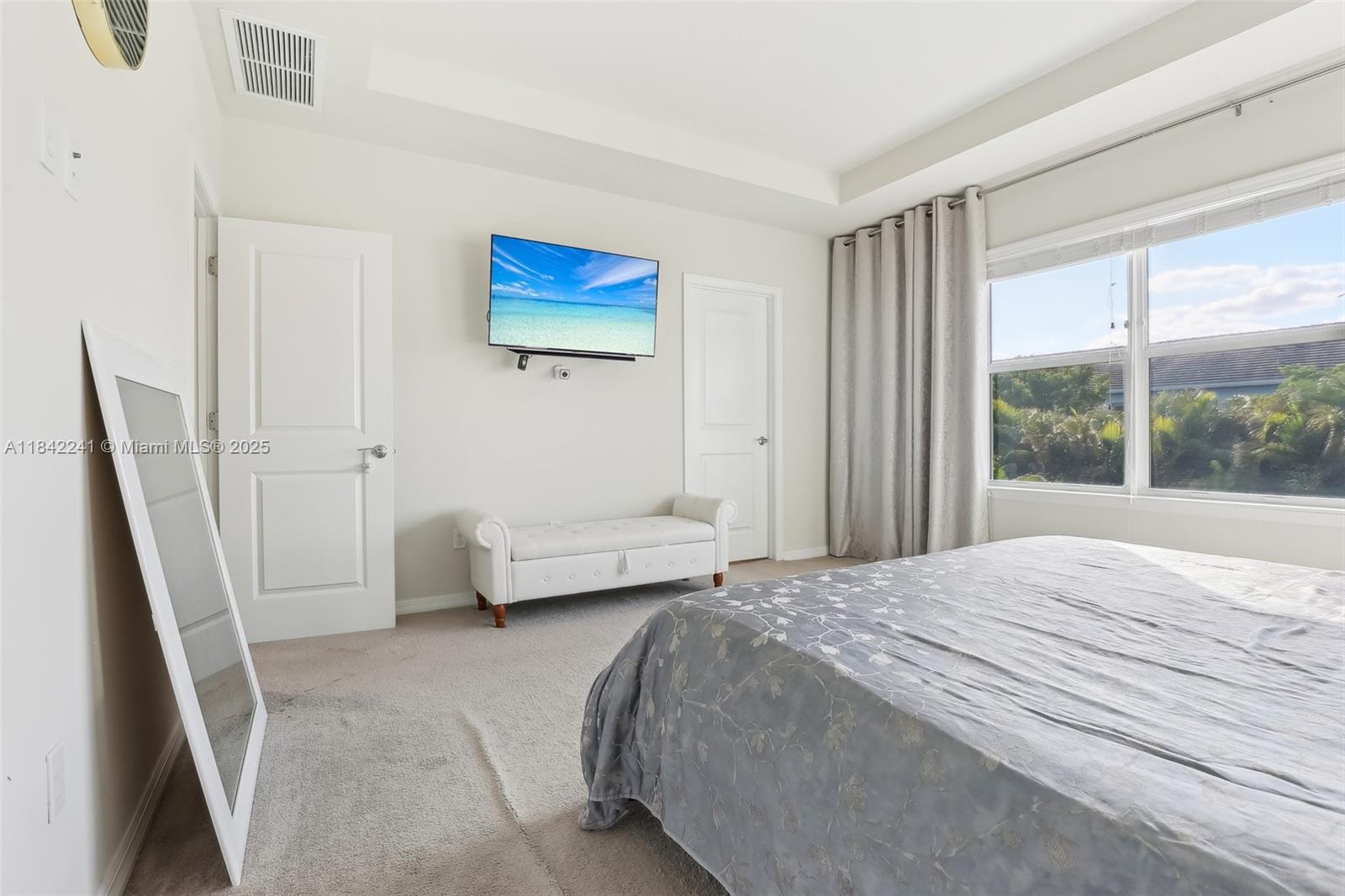 See details 1402 3 / 3 2220 sq. ft. $ 2025-08-07 0 Photo