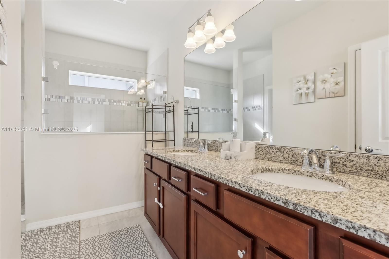 See details 1402 3 / 3 2220 sq. ft. $ 2025-08-07 0 Photo