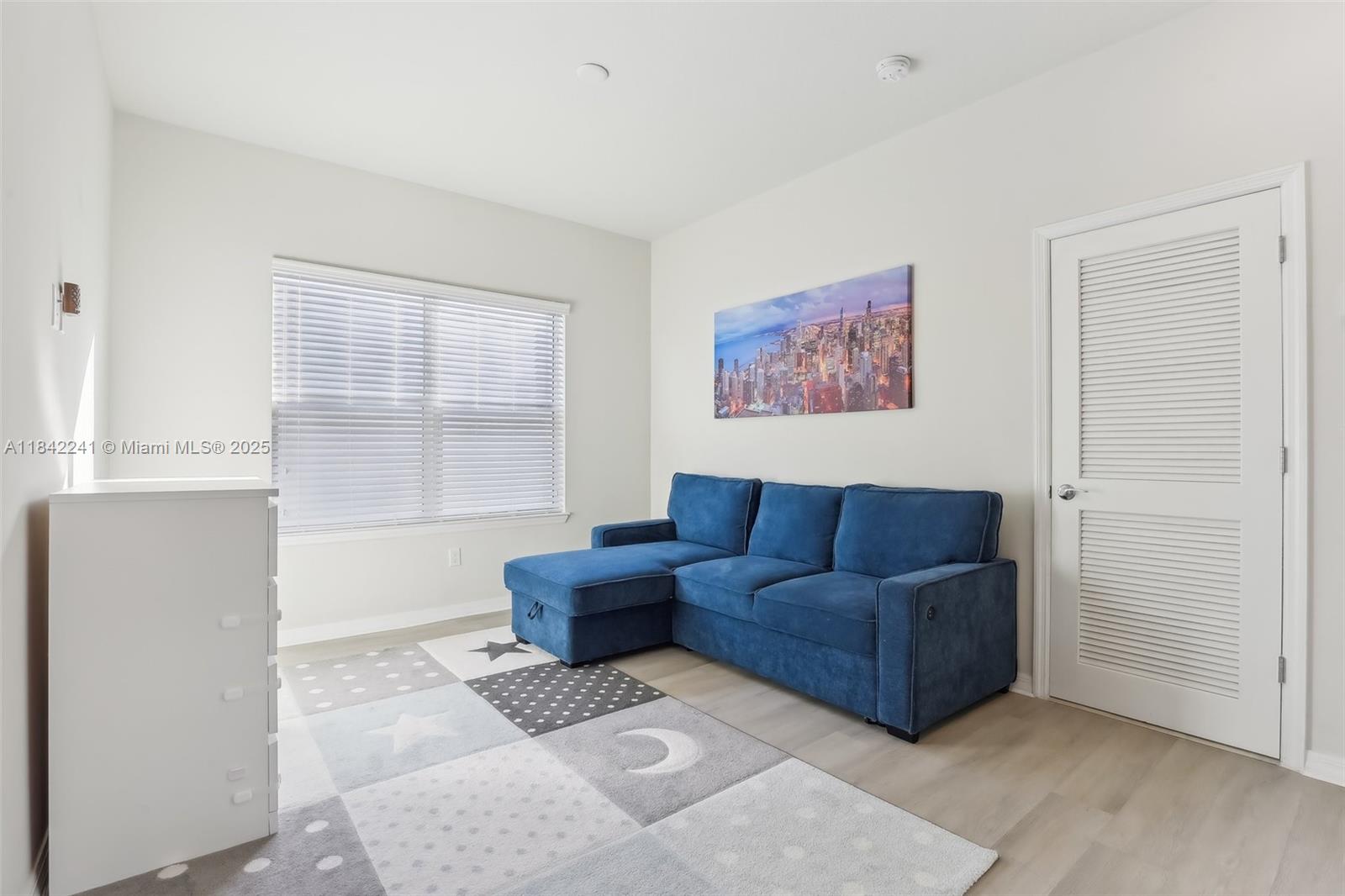 See details 1402 3 / 3 2220 sq. ft. $ 2025-08-07 0 Photo