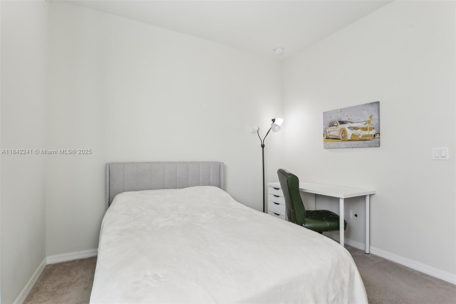 See details 1402 3 / 3 2220 sq. ft. $ 2025-08-07 0 Photo