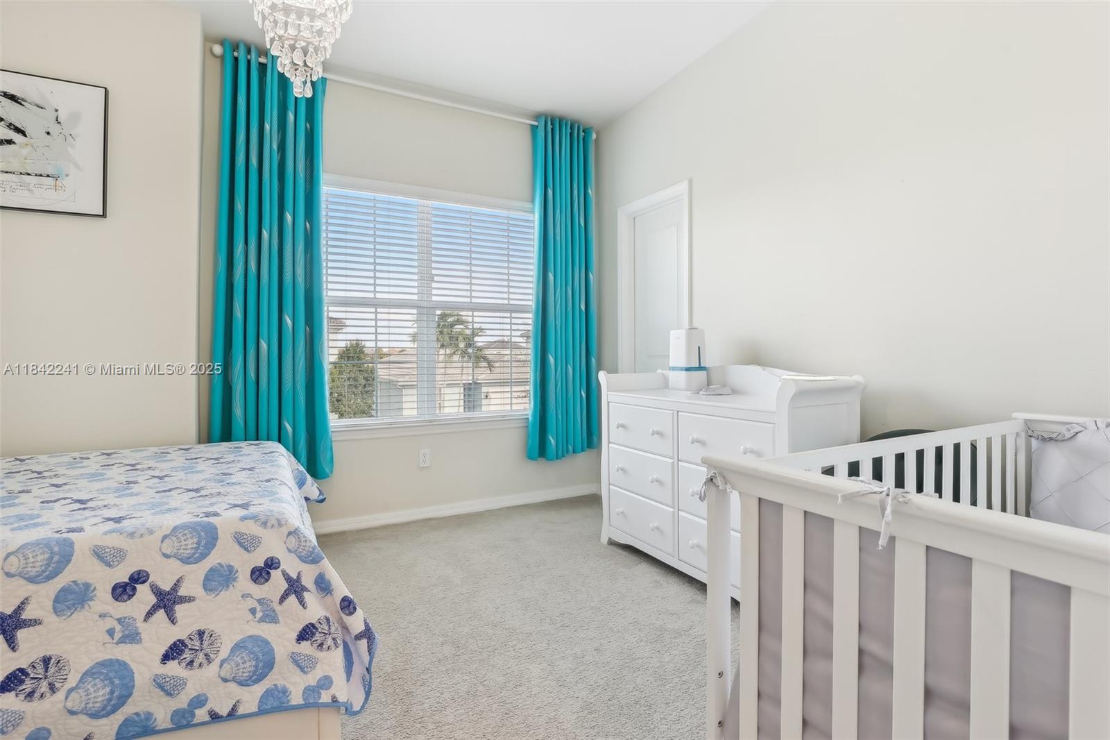 See details 1402 3 / 3 2220 sq. ft. $ 2025-08-07 0 Photo