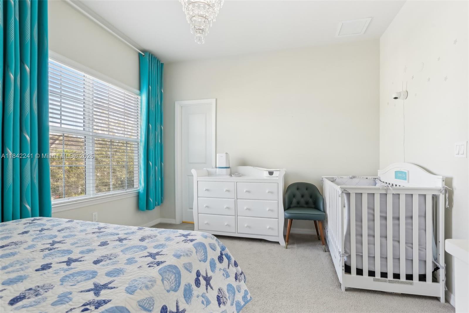 See details 1402 3 / 3 2220 sq. ft. $ 2025-08-07 0 Photo