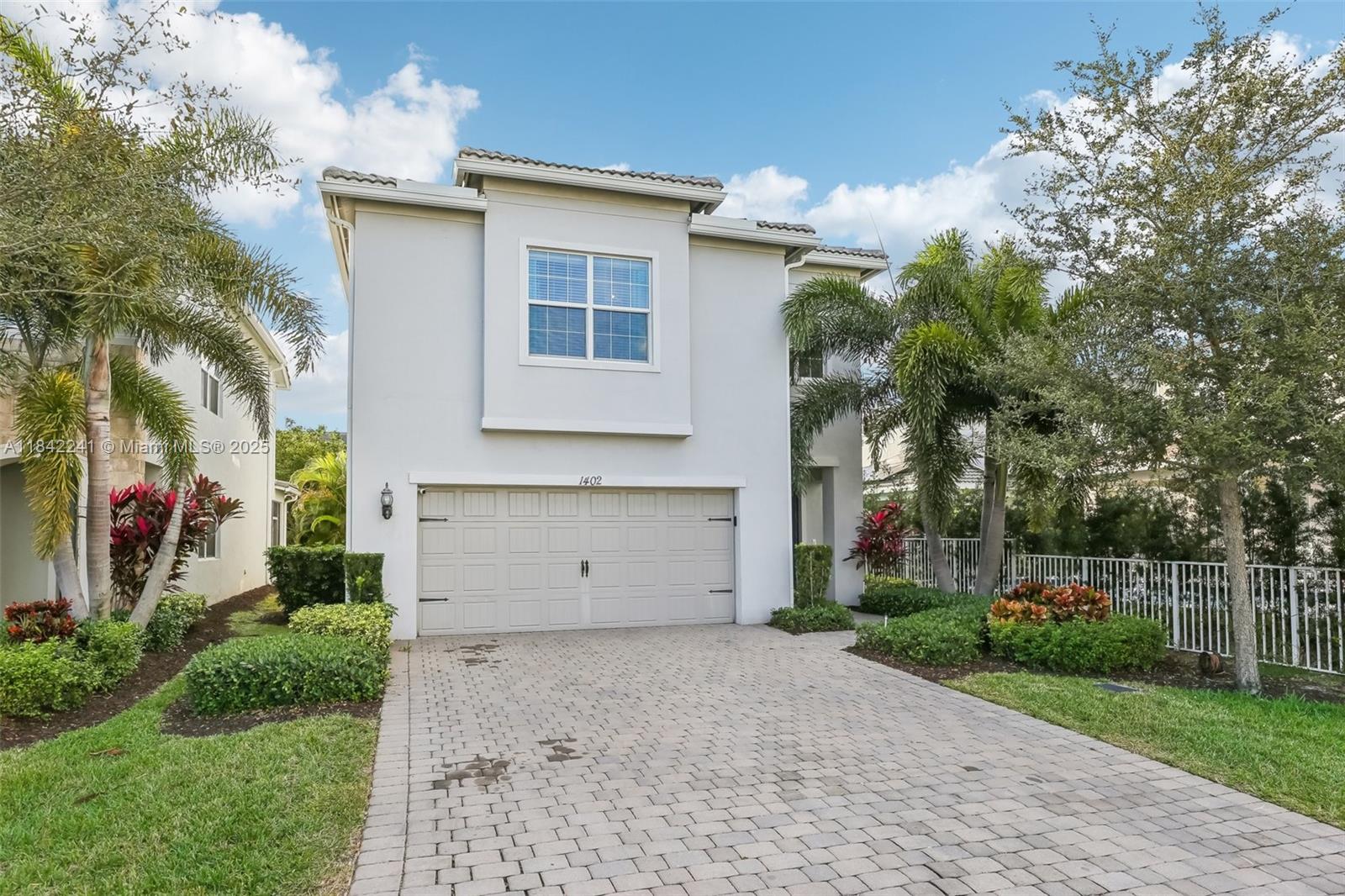 See details 1402 3 / 3 2220 sq. ft. $ 2025-08-07 0 Photo