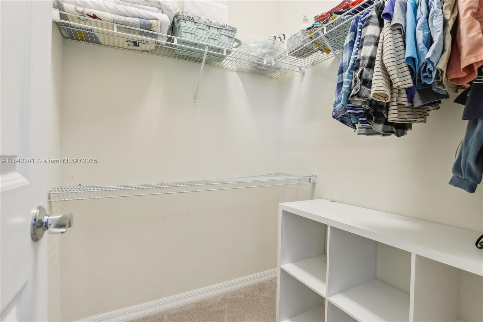See details 1402 3 / 3 2220 sq. ft. $ 2025-08-07 0 Photo