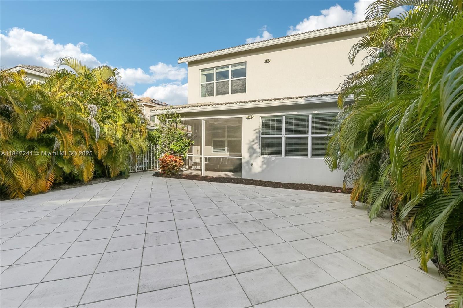 See details 1402 3 / 3 2220 sq. ft. $ 2025-08-07 0 Photo