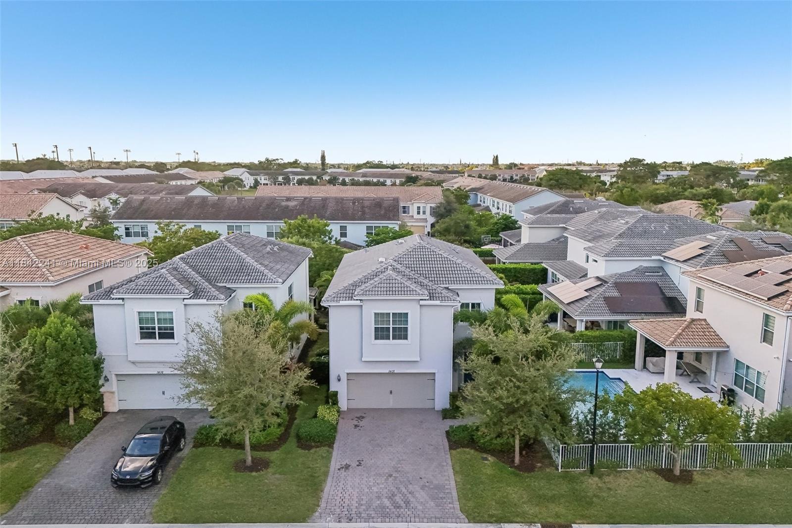 See details 1402 3 / 3 2220 sq. ft. $ 2025-08-07 0 Photo