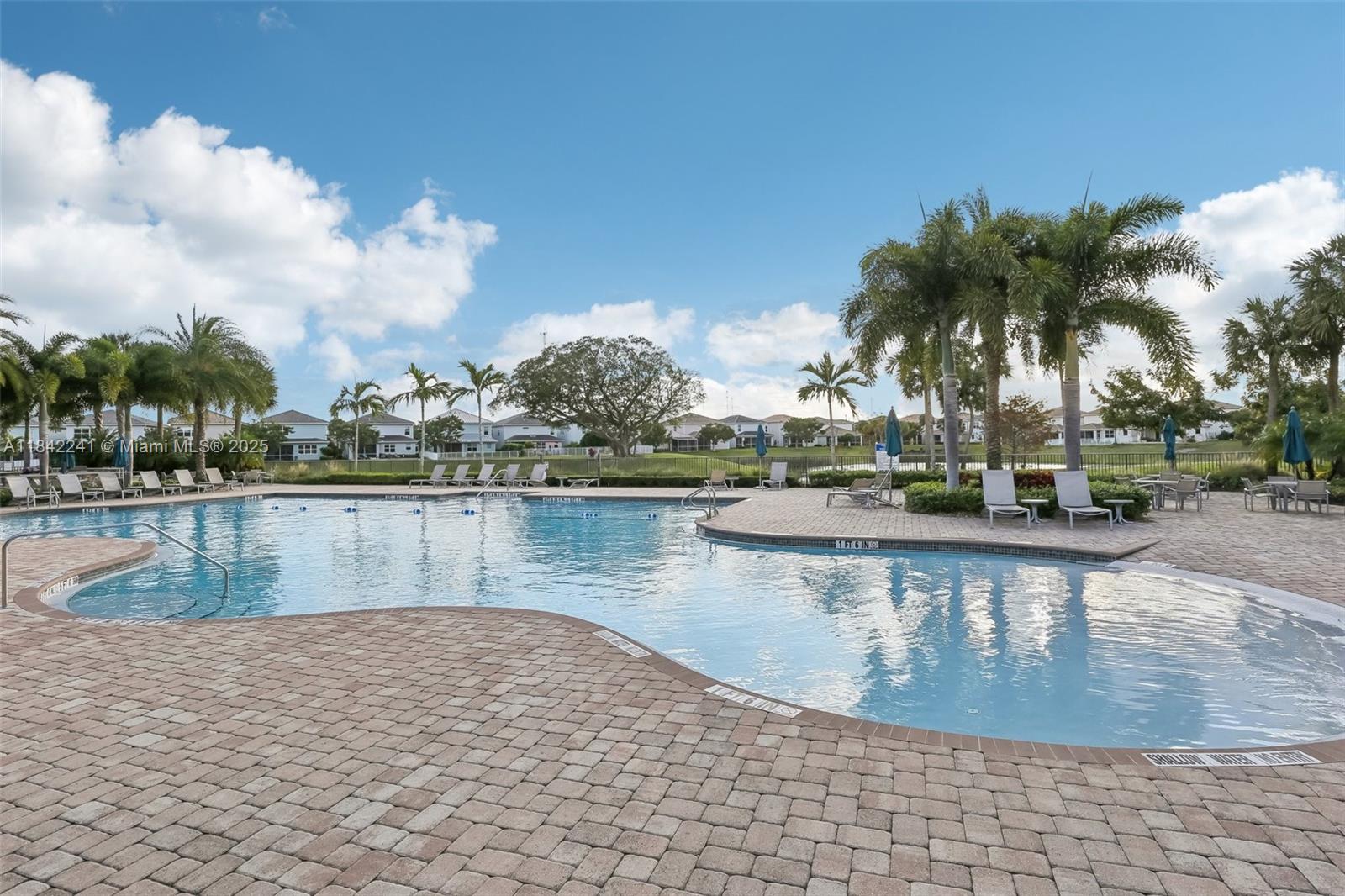 See details 1402 3 / 3 2220 sq. ft. $ 2025-08-07 0 Photo