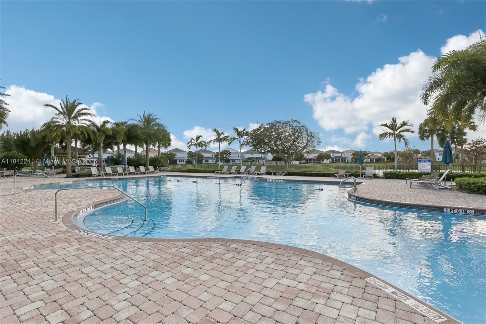 See details 1402 3 / 3 2220 sq. ft. $ 2025-08-07 0 Photo