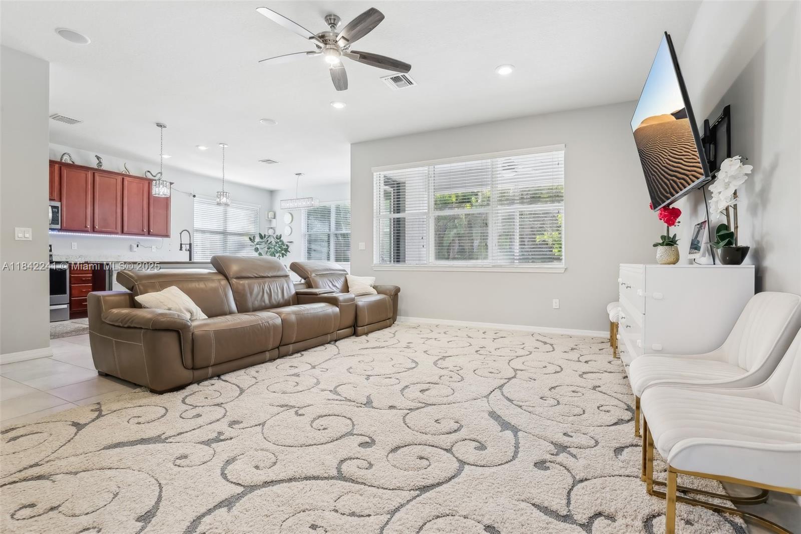 See details 1402 3 / 3 2220 sq. ft. $ 2025-08-07 0 Photo