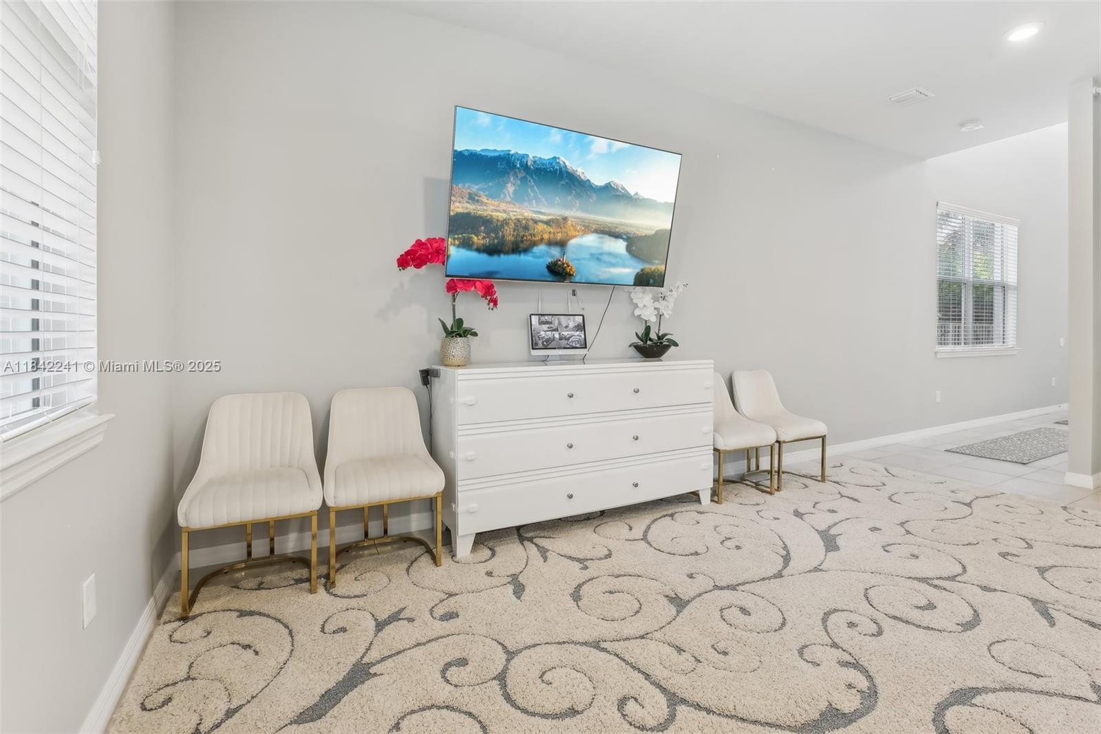 See details 1402 3 / 3 2220 sq. ft. $ 2025-08-07 0 Photo