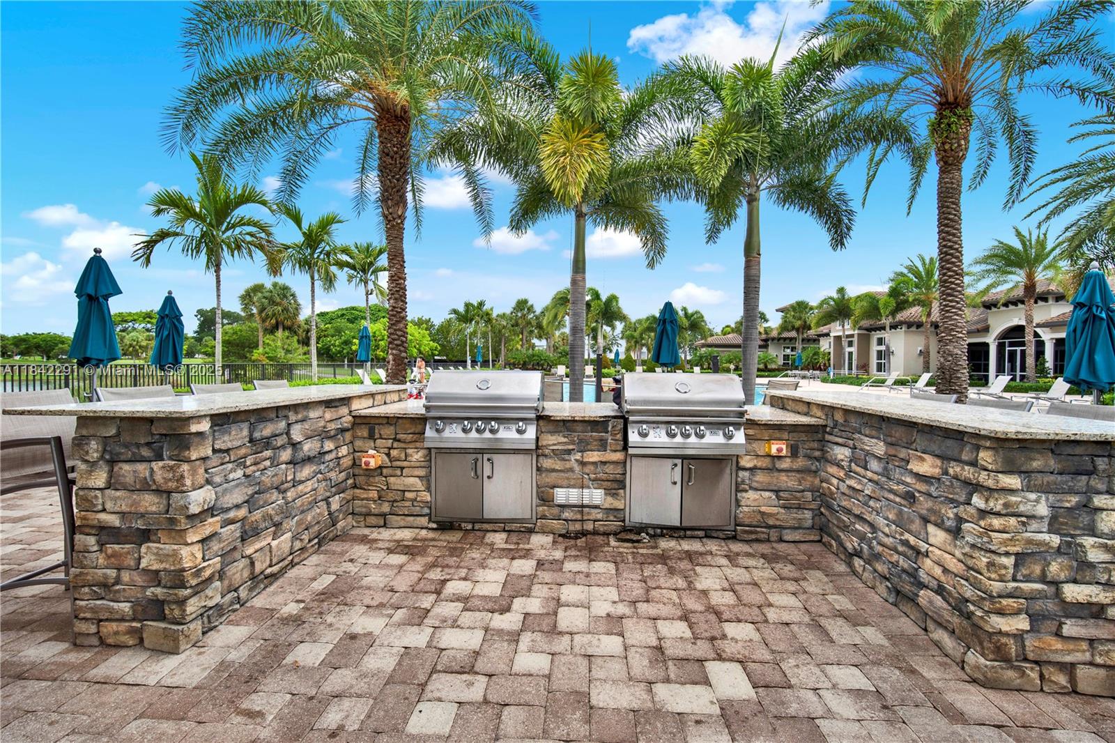 See details 414 2 / 2 992 sq. ft. $ 2025-07-17 0 Photo