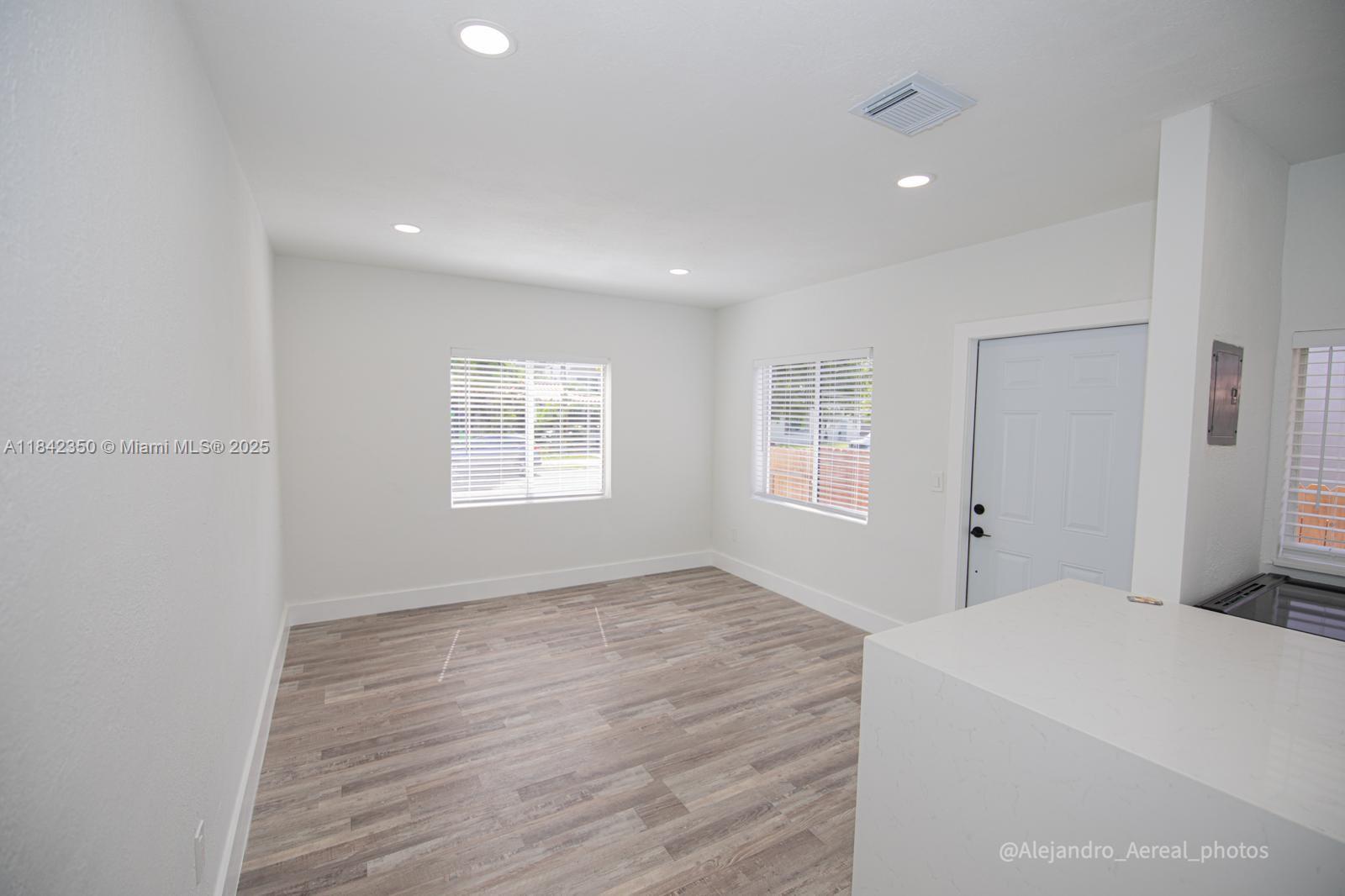 Ver detalles / 1850 sq. ft. $ 2025-07-17 0 foto