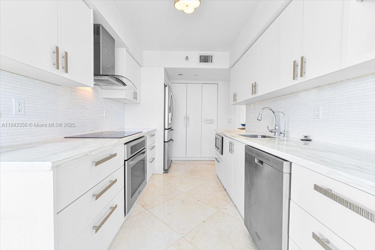 Photo of 3500 Mystic Pointe Dr  #2101, Aventura, Florida, 33180 - 