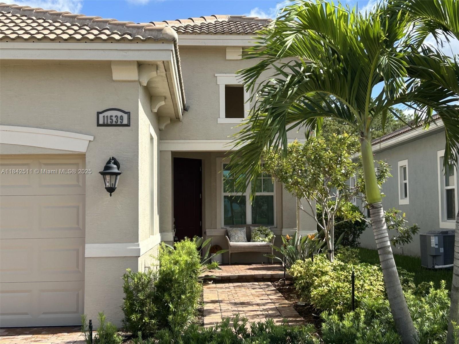 See details 11539 3 / 2 1646 sq. ft. $ 2025-07-26 0 Photo