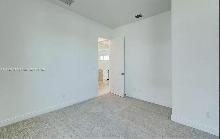 See details 11539 3 / 2 1646 sq. ft. $ 2025-07-26 0 Photo