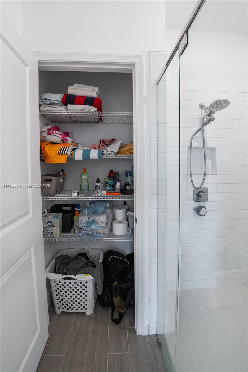 1274 3 / 2 1952 sq. ft. $ 2025-09-23 0 Photo