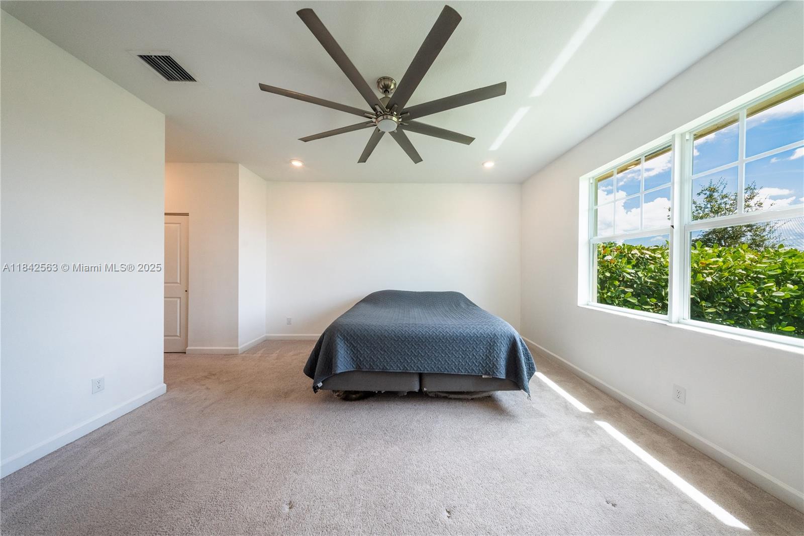 1274 3 / 2 1952 sq. ft. $ 2025-09-23 0 Photo