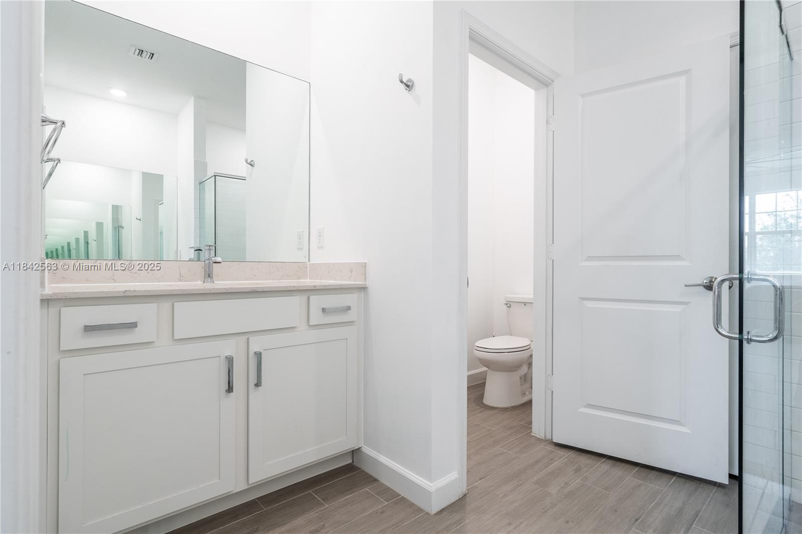 1274 3 / 2 1952 sq. ft. $ 2025-09-23 0 Photo
