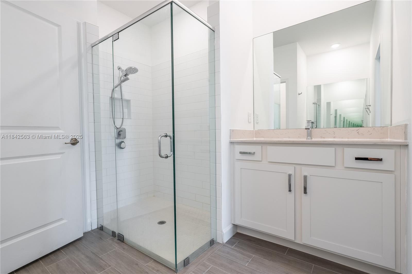 1274 3 / 2 1952 sq. ft. $ 2025-09-23 0 Photo
