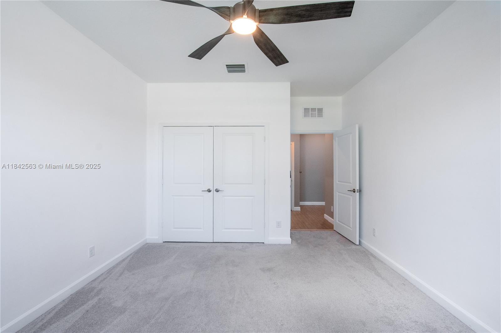 1274 3 / 2 1952 sq. ft. $ 2025-09-23 0 Photo